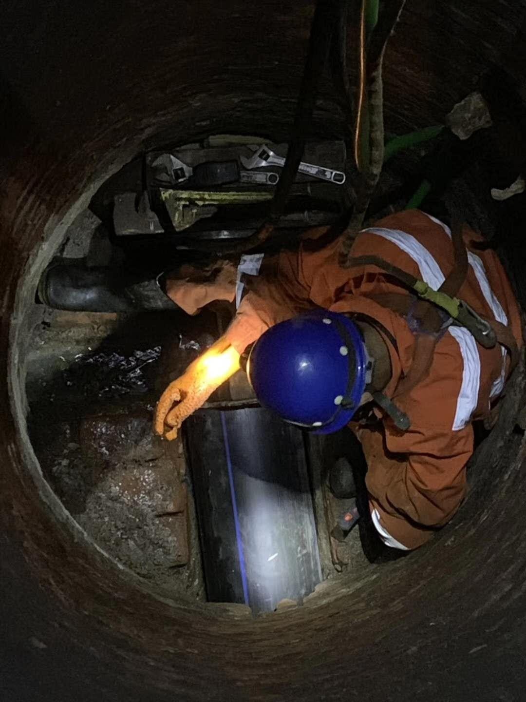 短管内衬管道置换